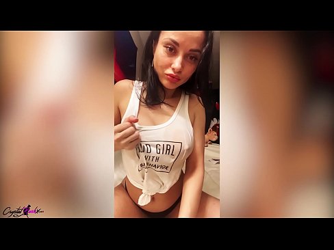 ❤️ Mooie rondborstige vrouw die haar kutje aftrekt en haar grote tieten in een nat T-shirt aanraakt Sluts at us nl.higlass.ru ﹏